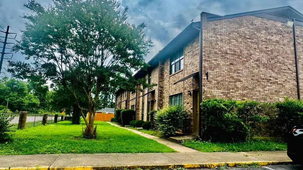 1820 E Kings Highway 13