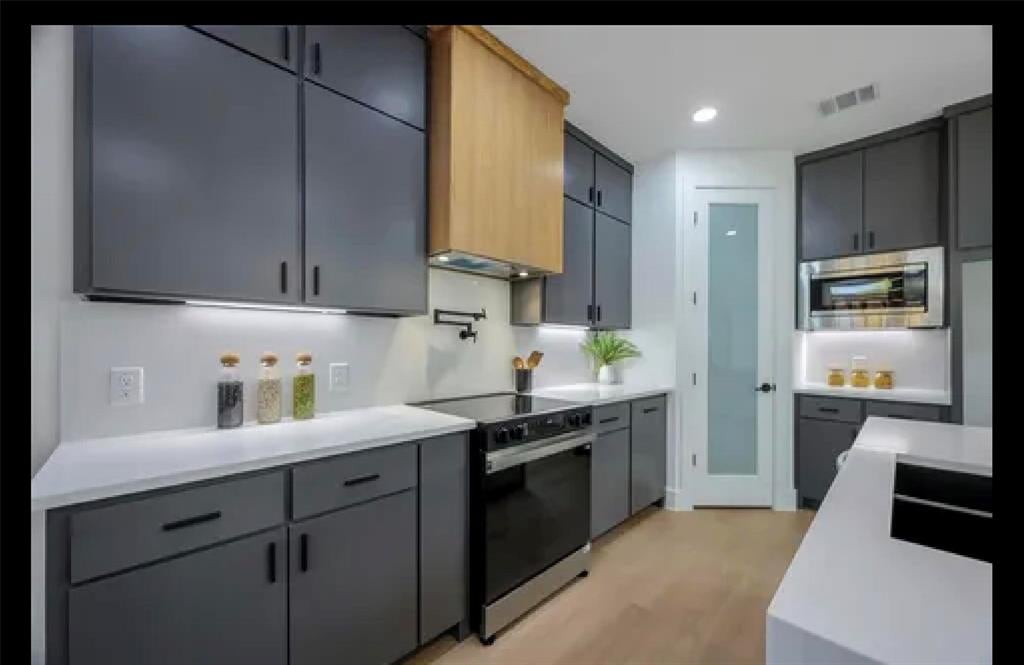 Photo of 459 Hart Street, Dallas, TX 75203 (MLS # 21375039)