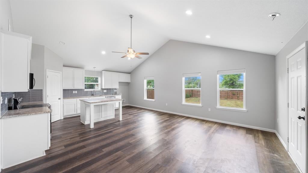 207 E Mccoulskey Street - Photo 4