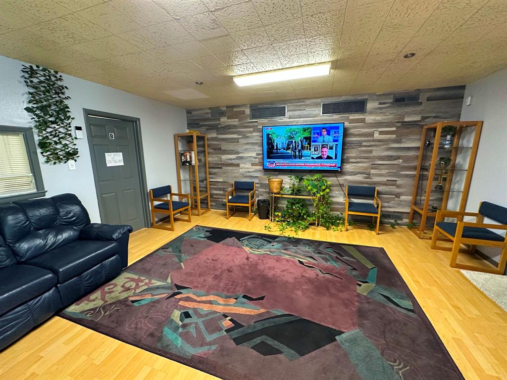 1104 W Jefferson Boulevard