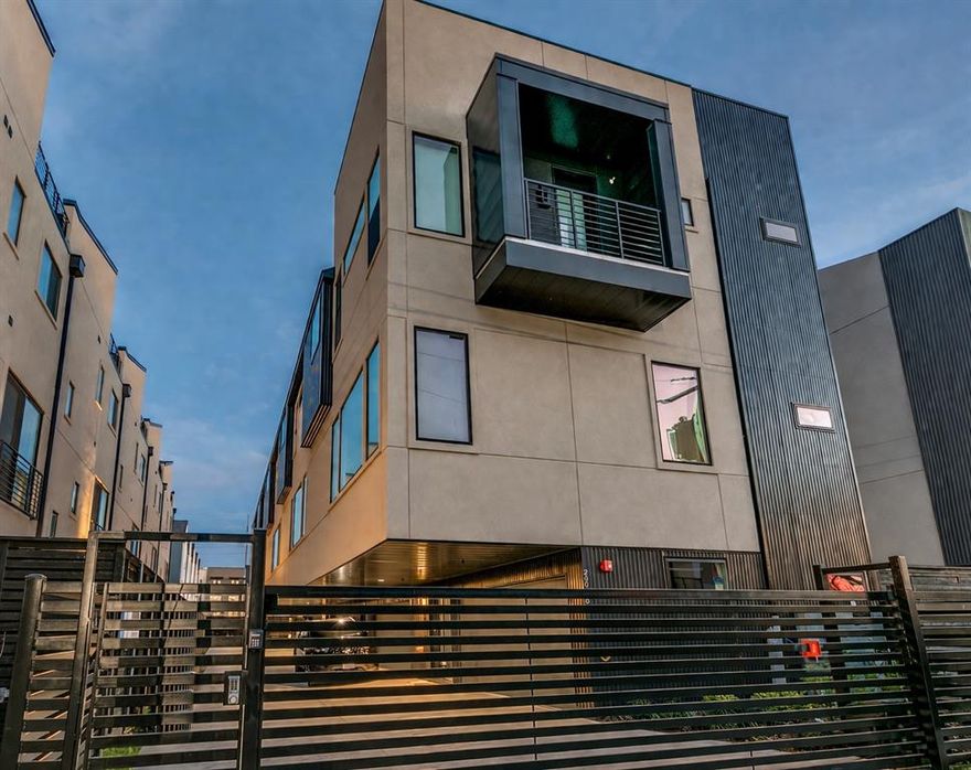 NEW CONSTRUCTION. Modern, townhome-style condo located in West Love-Medical District! Chic 2 bed, 2.1 bath with private fenced backyard, gated entry, white oak hardwood floors, and designer details throughout. Large island kitchen with stainless steel appliances, quartz counters, and unique custom cabinets – open to spacious living & dining room. Primary suite features vaulted ceilings, walk-in closet, and ensuite bath with large shower, dual sinks, and freestanding bathtub. The secondary bedroom also features an ensuite bath and walk-in closet.