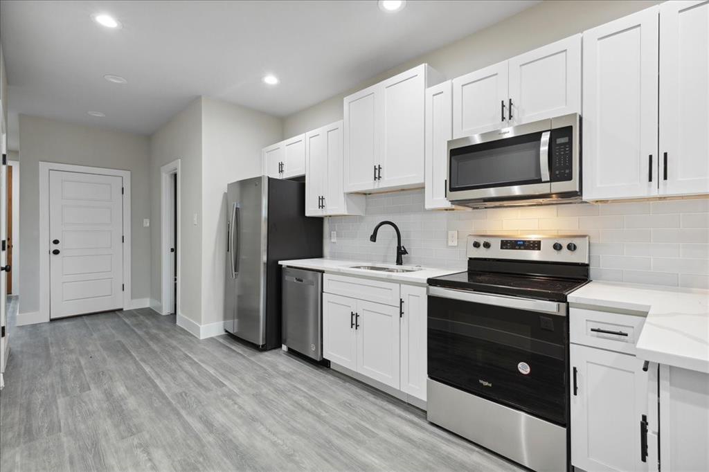 Lincoln Manor - Residential