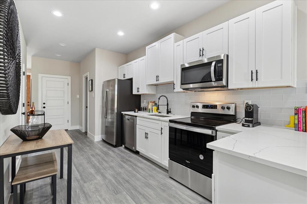 Lincoln Manor - Residential