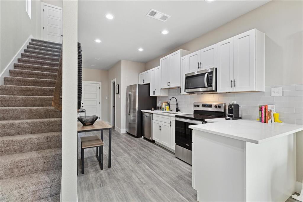 Lincoln Manor - Residential