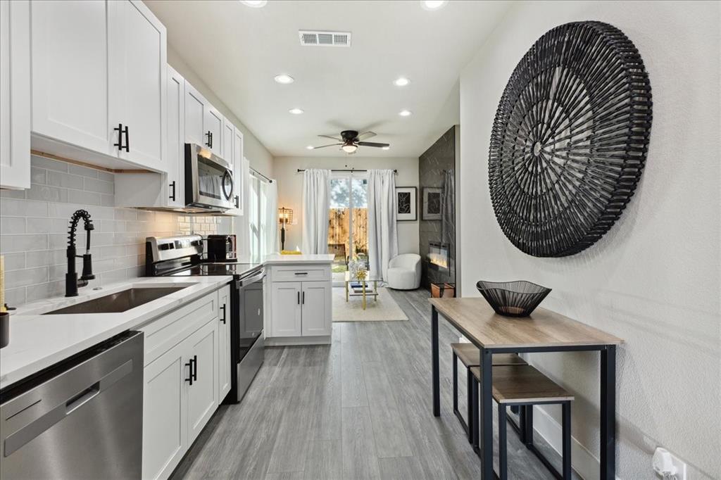 Lincoln Manor - Residential