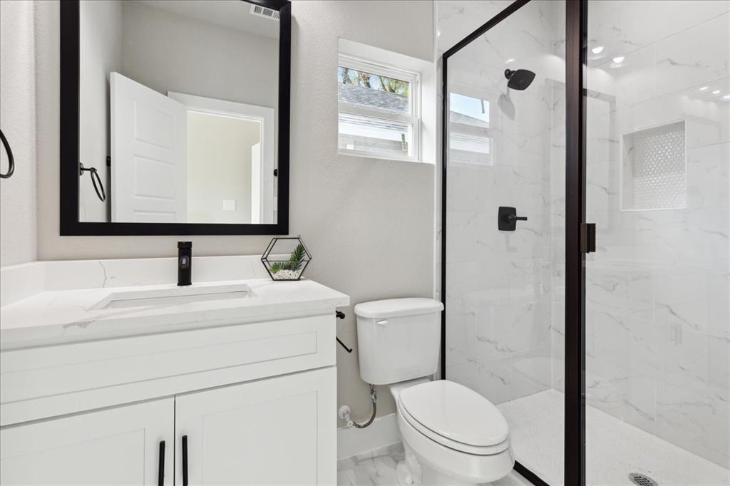 Lincoln Manor - Residential