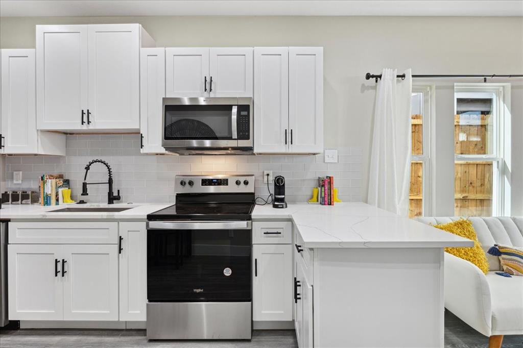 Lincoln Manor - Residential