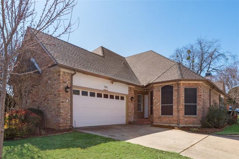 Photo of 739 Harbour Town Drive, Lake Dallas, TX 75065 (MLS # 21328087)