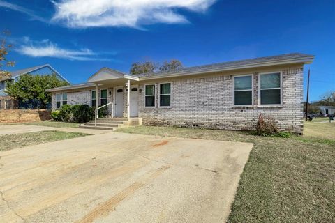 309-311 Lilac Drive Granbury TX 76049