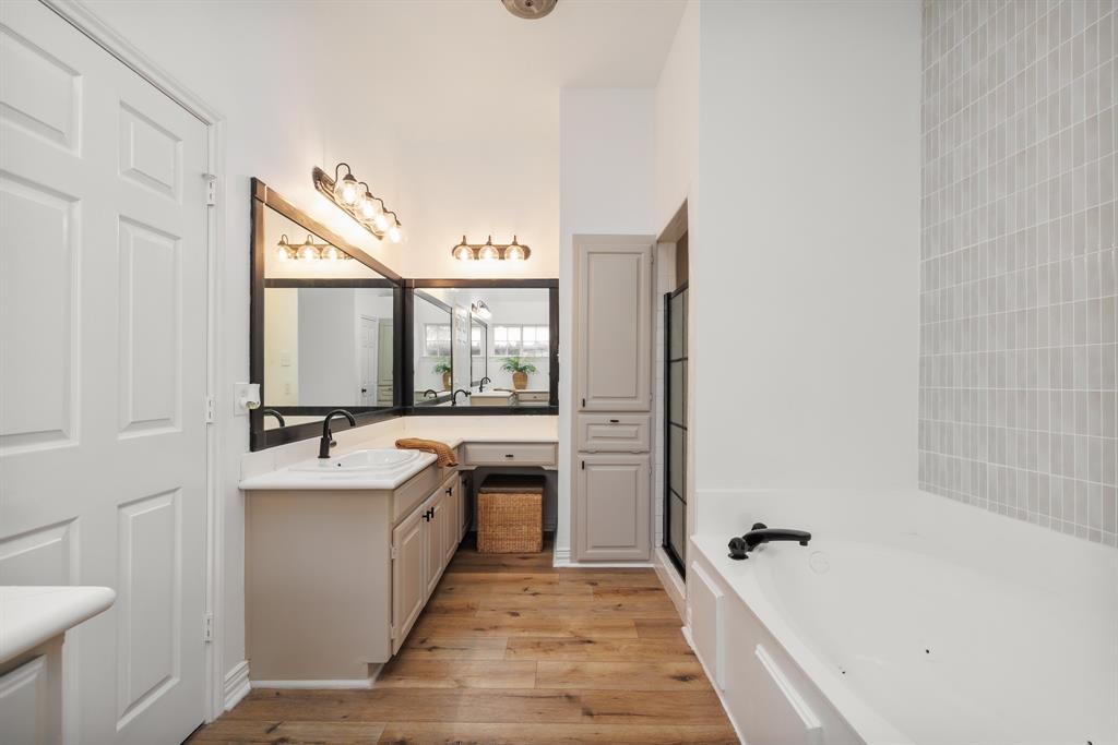 Woodland Hills Colleyville - Residential