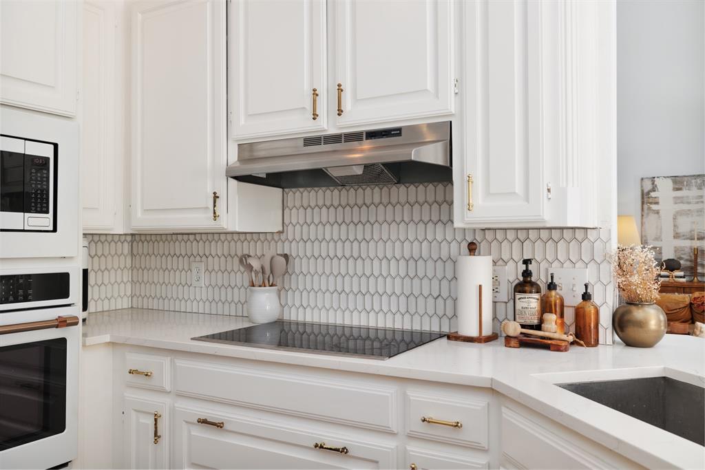 Woodland Hills Colleyville - Residential