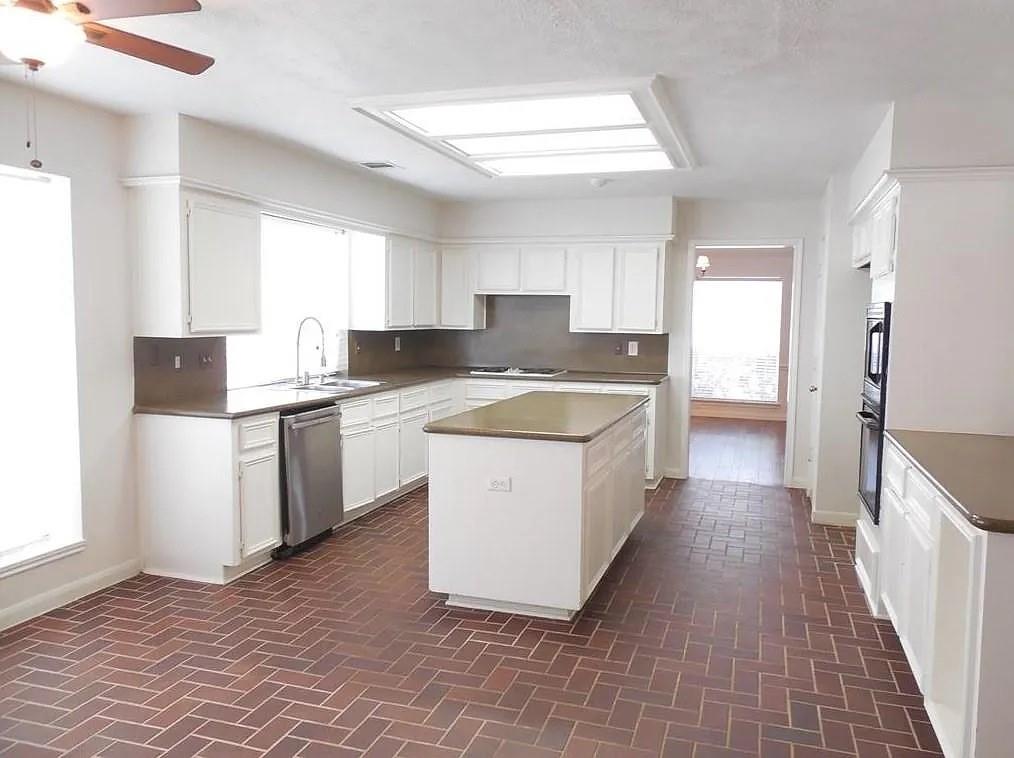 3105 Wren Lane
