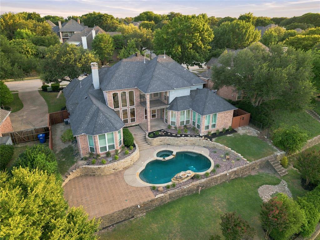 6904 Edgewater Drive