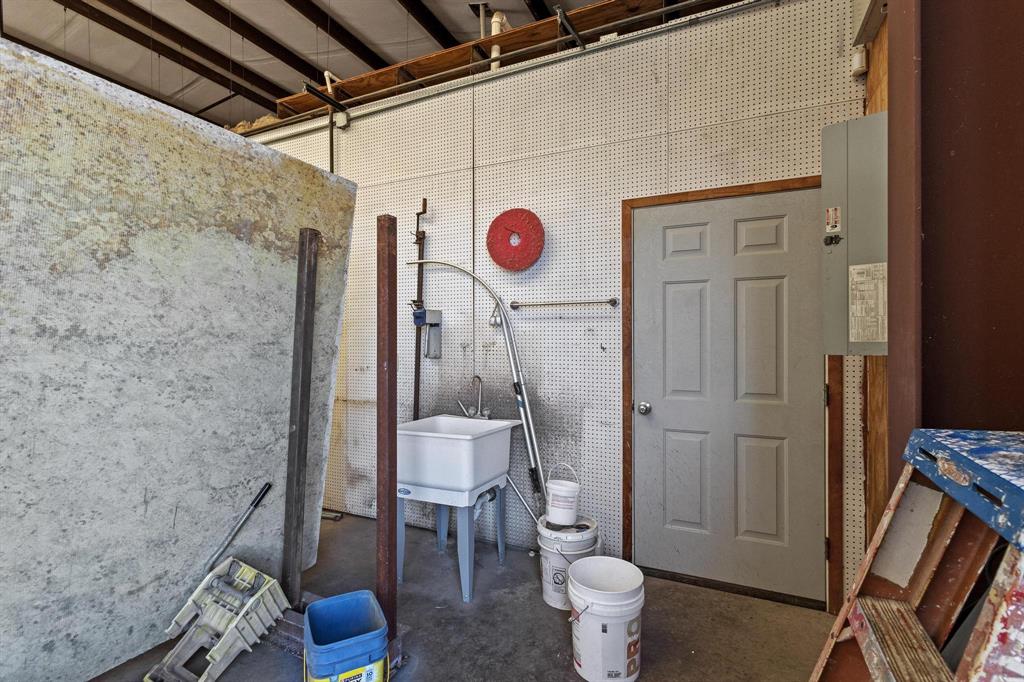 Moss Add - Commercial Sale