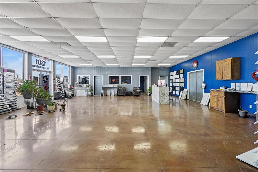 Moss Add - Commercial Sale