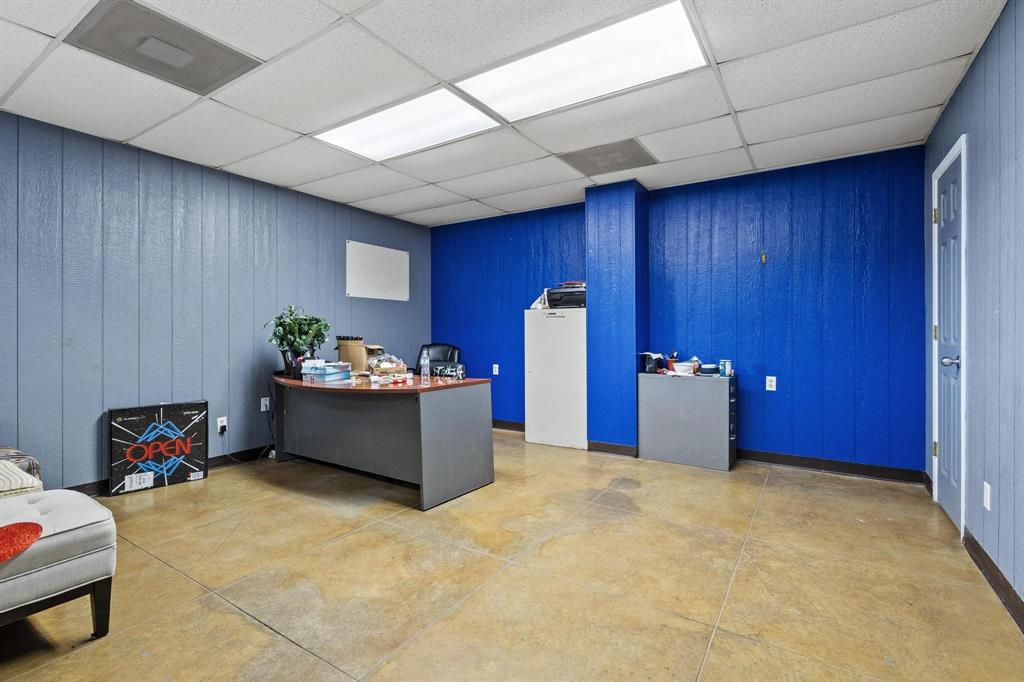 Moss Add - Commercial Sale