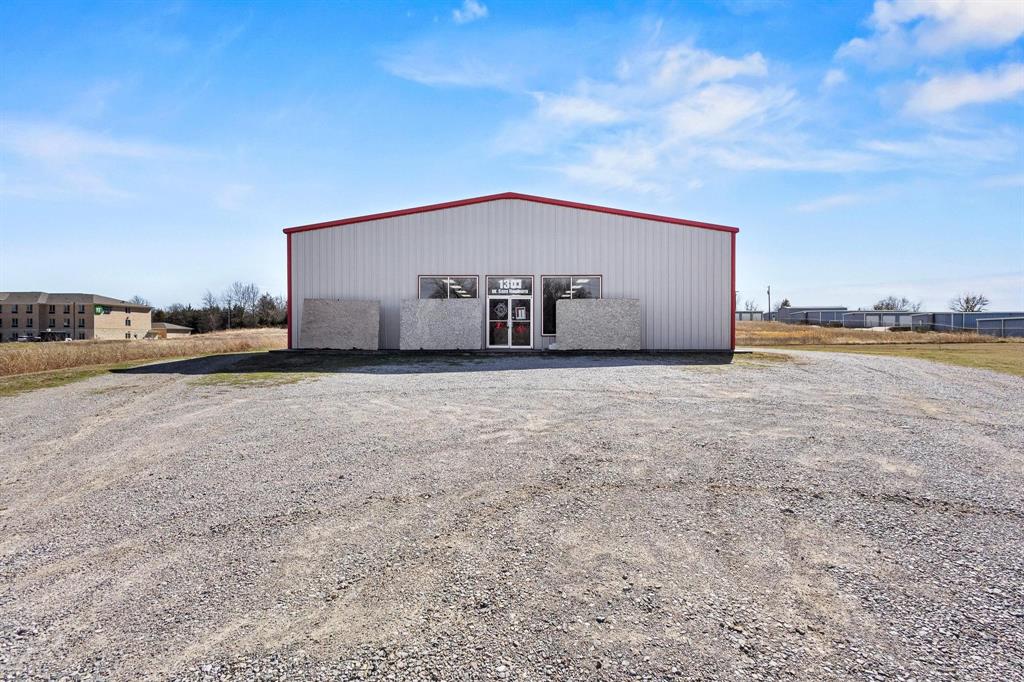 Moss Add - Commercial Sale