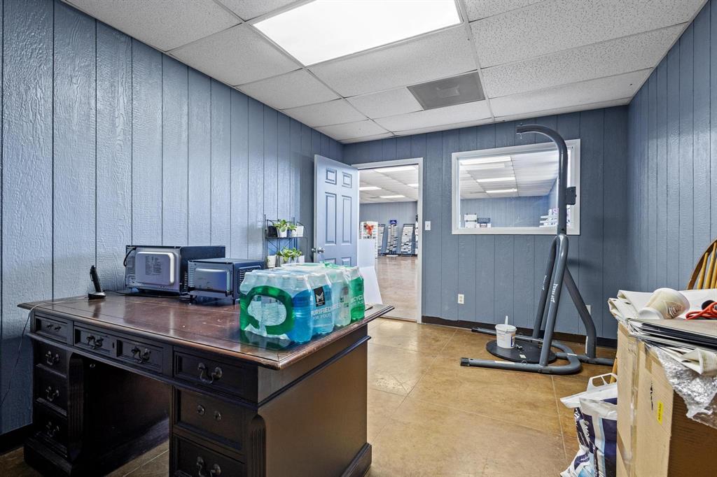 Moss Add - Commercial Sale