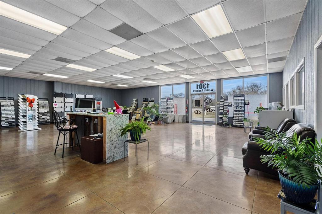 Moss Add - Commercial Sale