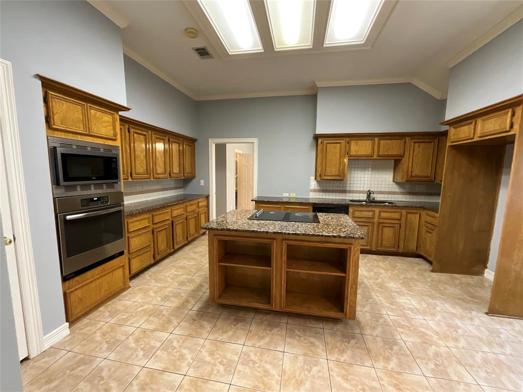 1109 Lakestream Drive