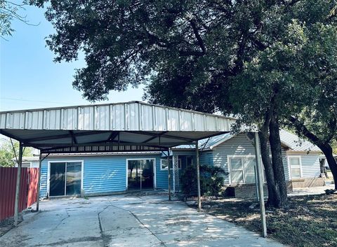 1405 E Central Avenue Comanche TX 76442
