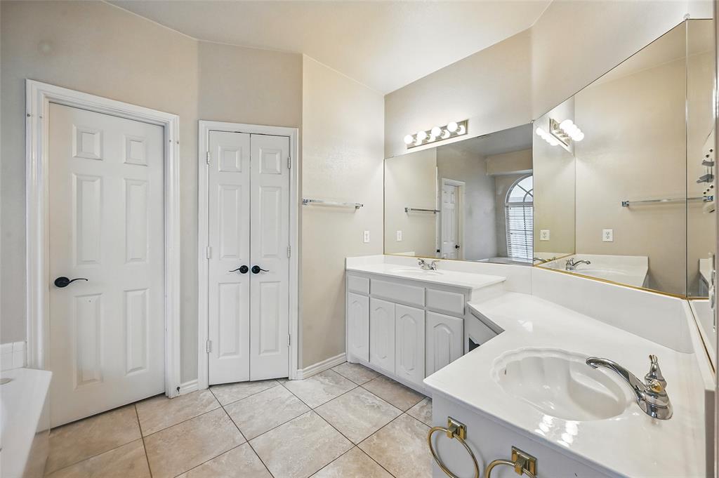 Arlington, Texas 76002, United States, 5 Bedrooms Bedrooms, ,3 BathroomsBathrooms,Residential,Active,146322