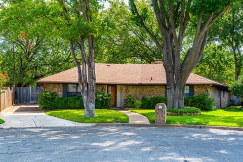 Photo of 1903 Moody Court, Arlington, TX 76012 (MLS # 21392818)
