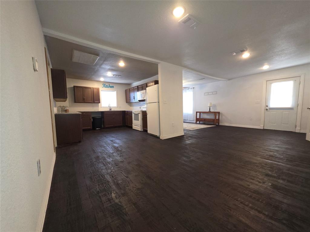 409 E Houston Street