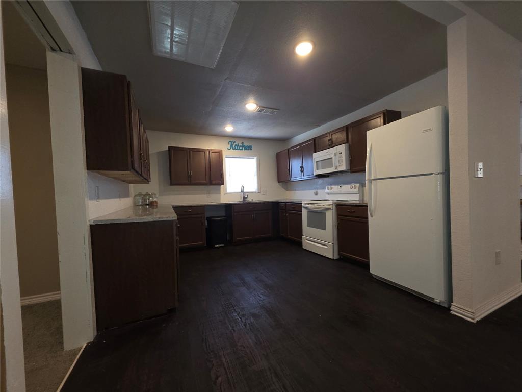 409 E Houston Street