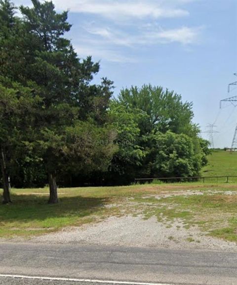 515 W. HAYES Street Savoy TX 75479