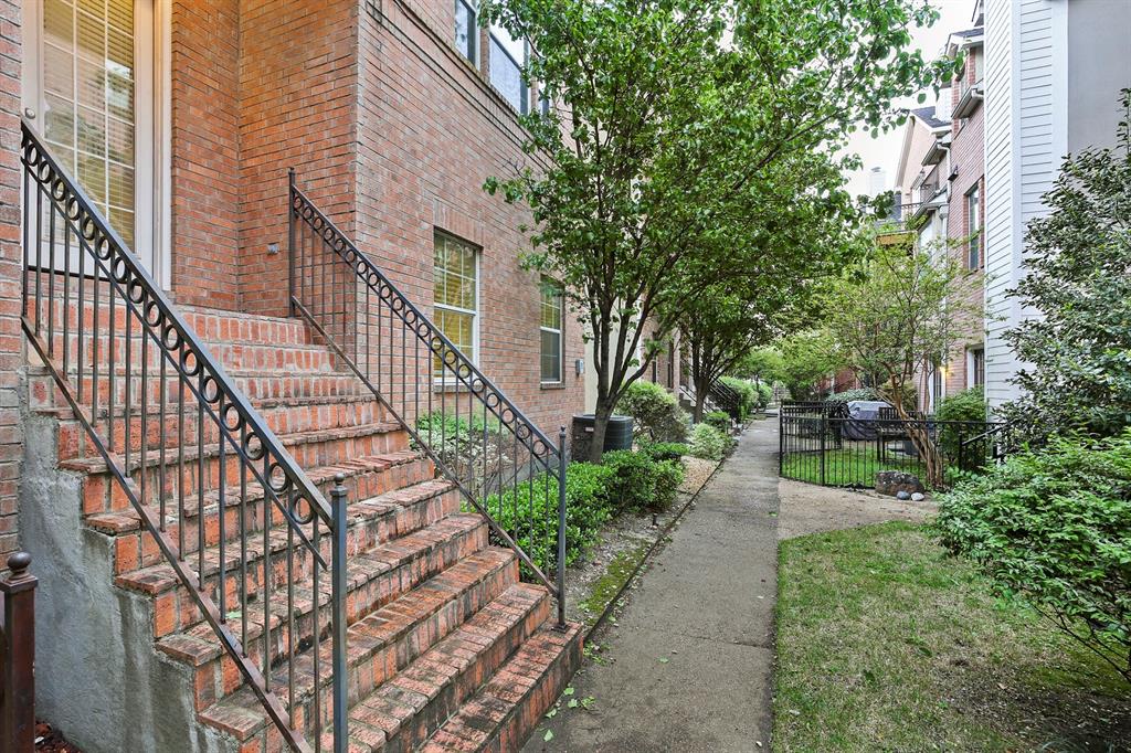 M Streets Twnhms 2nd Inst - Residential Lease