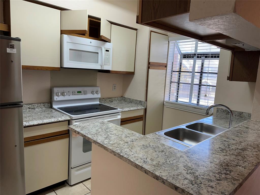 1700 Amelia Court 523