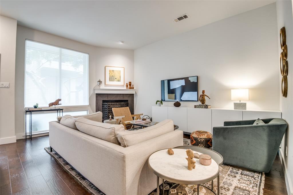 3940 Buena Vista Street 302