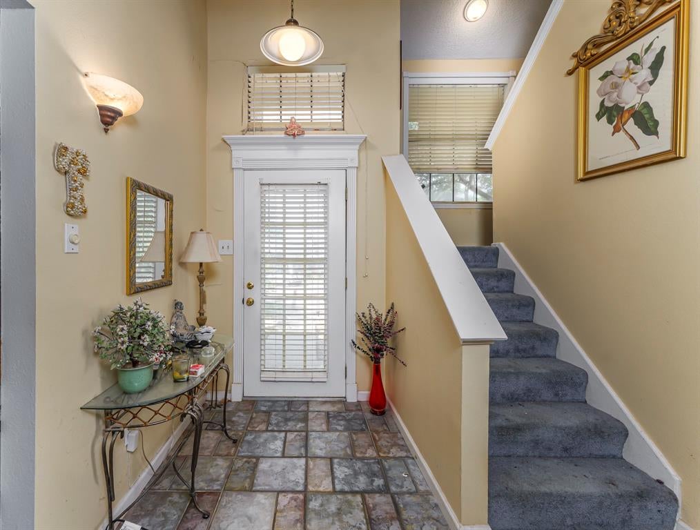 2702 Stratford Court