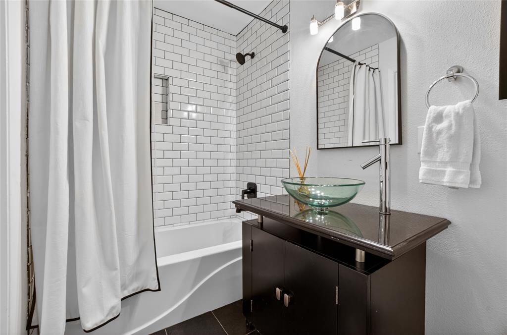 Holland St Condo 3829 - Residential