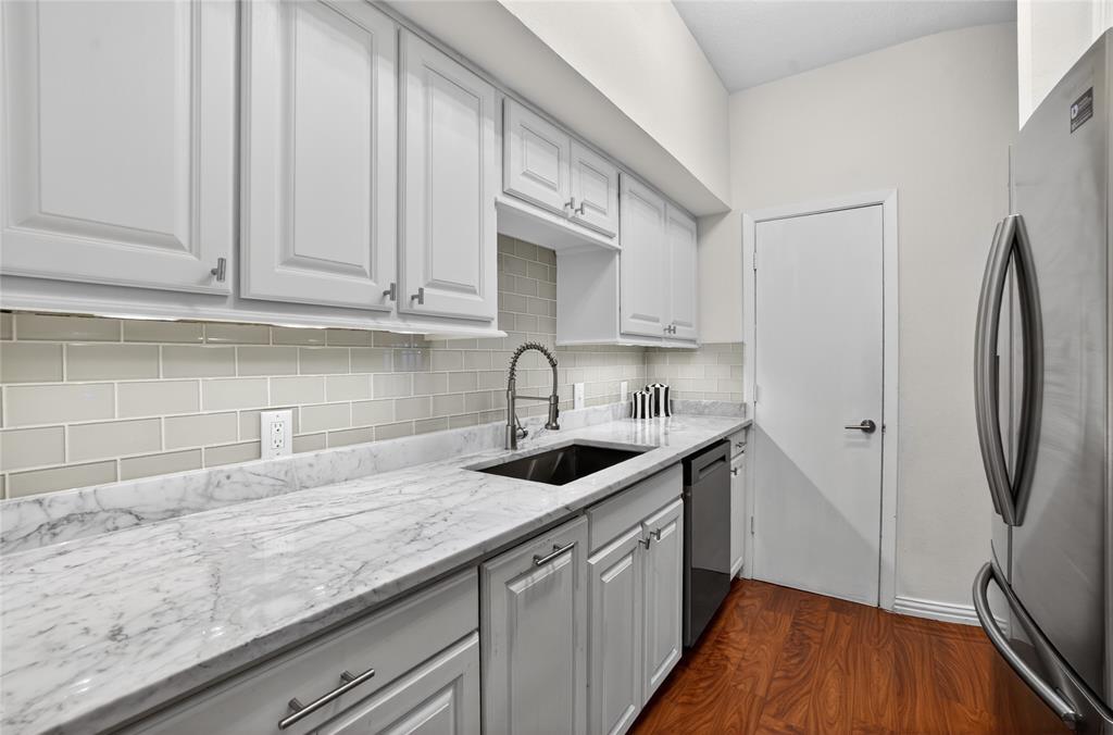 Holland St Condo 3829 - Residential