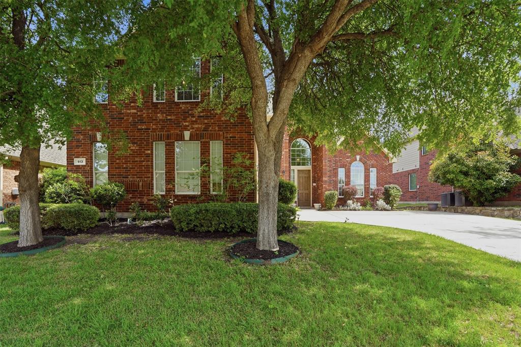 913 Royal Oaks Drive