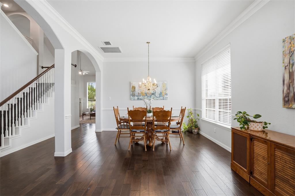 913 Royal Oaks Drive