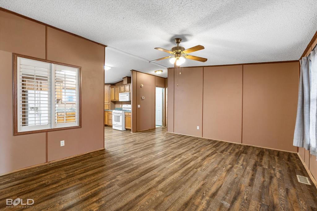 Mooringsport, Louisiana 71060, United States, 3 Bedrooms Bedrooms, ,2 BathroomsBathrooms,Residential,Contingent,81733