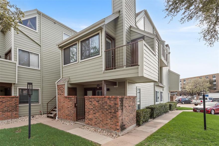 Amazing opportunity to get a clean, well-maintained, recently remodeled, 2-2 condo in sought-after University Park Condominiums. Check out the unique and cozy floor plan with two full bedrooms and two full bathrooms. The unit includes the appliances, washer-dryer, updated bathrooms, new windows, and more! The home occupies the second and third floors of the building and boasts private balconies on each level. The complex is undergoing updates with major improvements including siding, painting, landscaping, etc. The gated and fenced grounds are well-lit at night providing a peaceful environment. The unit has one of the best views in the complex all while feeling like you are nestled among the trees. The community pool is beautiful and open year-round for usage of the hot-tub and grills. Perhaps the best amenity for the complex is it's proximity to the museums, UNTHSC, and the 7th Street shopping and nightlife.  HURRY to be a part of the amazing growth and development in the 7th Street, Panther Island, Cultural District region!