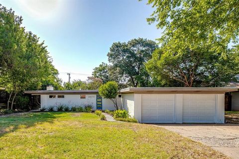 Photo of 4613 Winthrop Avenue E, Fort Worth, TX 76116 (MLS # 21288431)