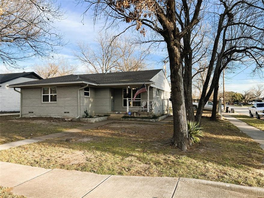 Great starter home or bring your inner HGTV aficionado with this great floorplan.  Corner lot with mature trees. With some TLC make this home your own.  Open concept kitchen and new heating furnace installed June 2025. Home comes with a transferrable warranty on foundation. Detached garage with multiple usage.  Priced to sell.  Quick access to highway and only a 20 minute drive to downtown. Motivated seller!