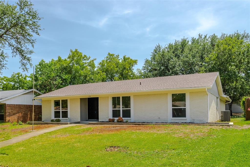 1390 Dogwood Trail