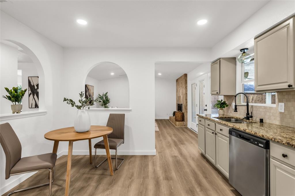 1390 Dogwood Trail