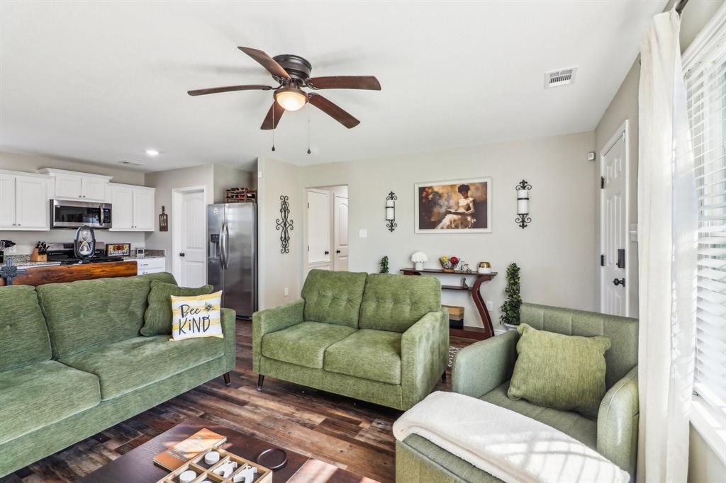 627 W 9th Street