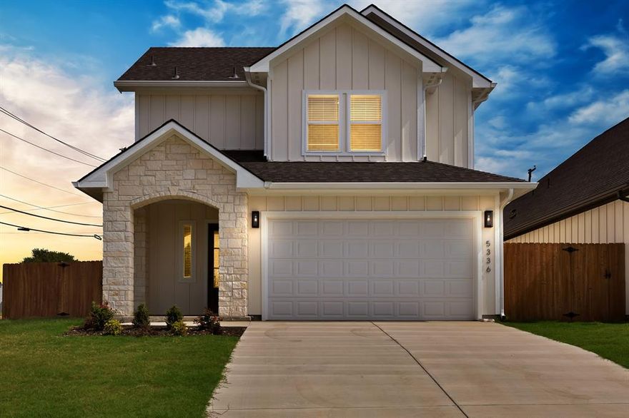 **BUILDER IS NOW OFFERING 15K TO BUY DOWN INTEREST RATE OR USE TOWARD CLOSING COSTS******New Construction, Corner Lot ,Prime Fort Worth Location.
Welcome to this beautifully built 2-story home featuring 4 spacious bedrooms and 2.5 bathrooms. Designed with modern finishes throughout, this home offers stylish gold fixtures, sleek black stair railing, and luxury vinyl flooring on the main floor with cozy carpet upstairs.
The open concept layout is perfect for entertaining, with a chef’s kitchen overlooking the living and dining areas. Upstairs, all bedrooms offer privacy and comfort.
Situated on a corner lot with gated side access, this home is just minutes from downtown Fort Worth and the Chapel Hill Shopping Center, giving you easy access to dining, shopping, and major highways.