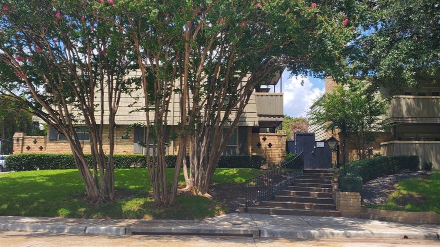 Spacious 1 bedroom unit with lots of built-in shelving, fireplace and private patio. The first floor unit looks out onto a beautiful courtyard.  Easy access to tons of shopping, restaurants and Central Expressway.