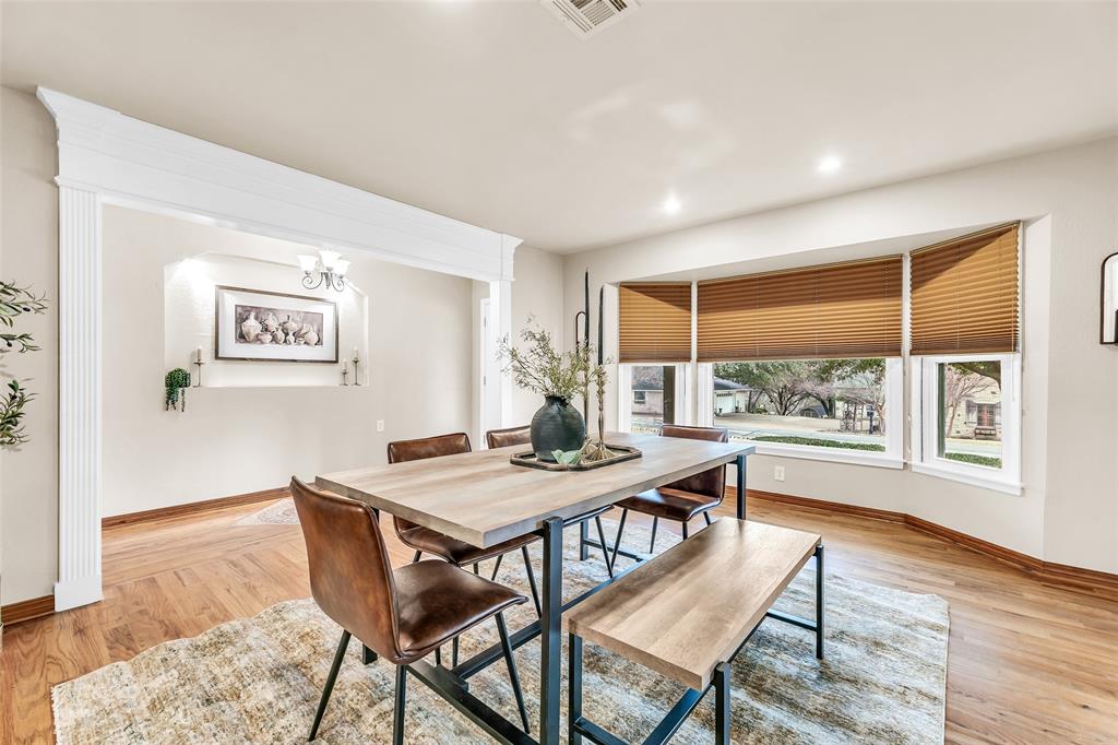 9807 Ravenswood Road