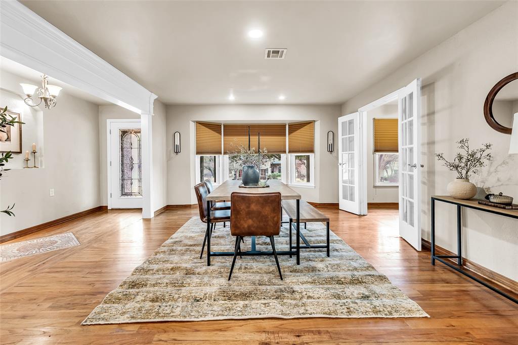 9807 Ravenswood Road