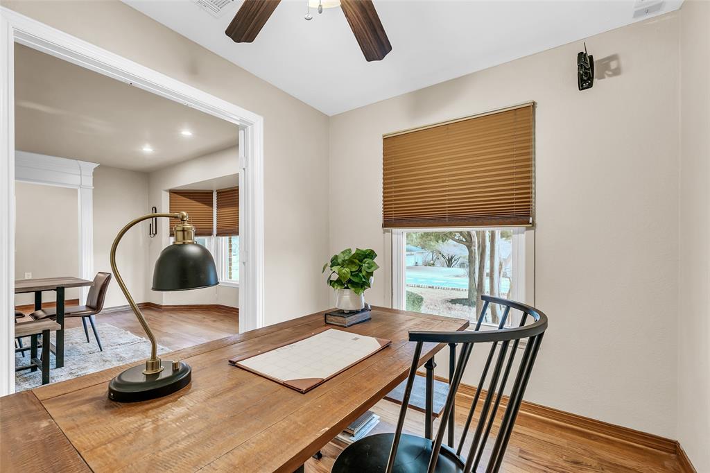 9807 Ravenswood Road